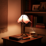 Κλασική λάμπα με λουλουδάτο σχέδιο